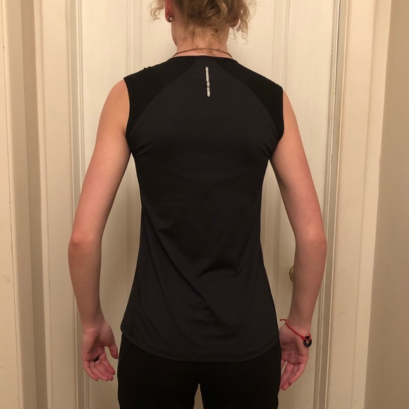 Black Running Tank - Picture 2 of 7